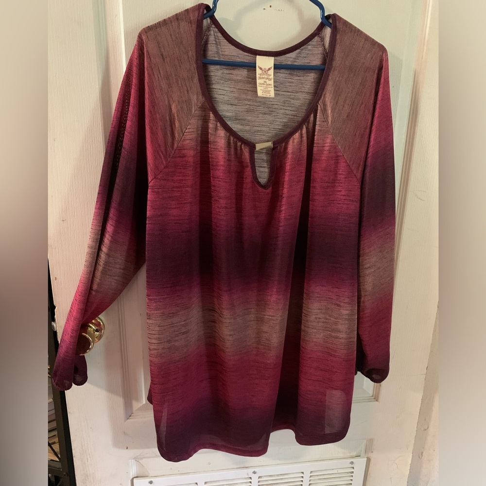 Beautiful plus size 3x shirt.
